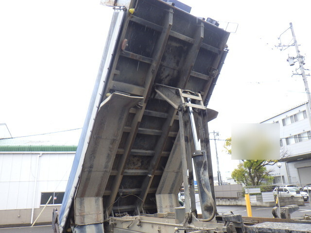 いすゞギガダンプ大型（10t）[写真10]