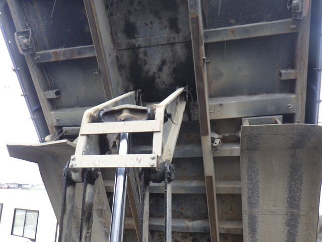 いすゞギガダンプ大型（10t）[写真26]