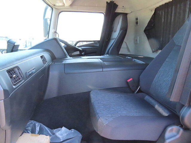 三菱ふそうスーパーグレートシャーシ大型（10t）[写真18]