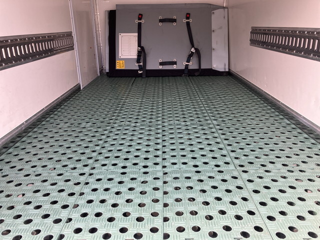 いすゞエルフ冷凍車（冷蔵車）小型（2t・3t）[写真13]