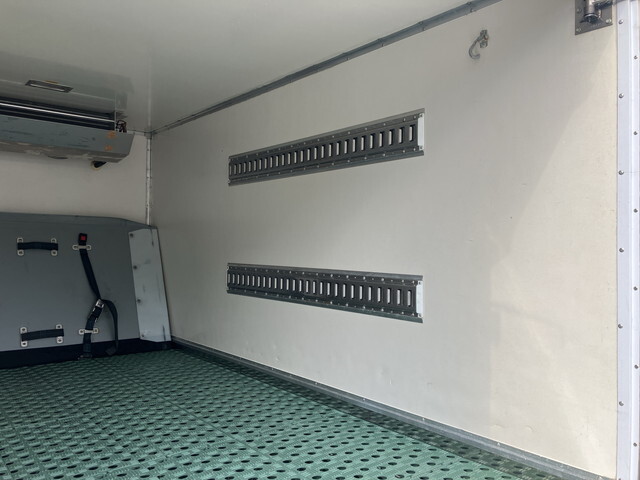 いすゞエルフ冷凍車（冷蔵車）小型（2t・3t）[写真15]