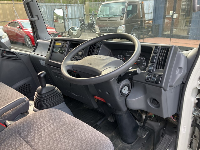 いすゞエルフ冷凍車（冷蔵車）小型（2t・3t）[写真32]