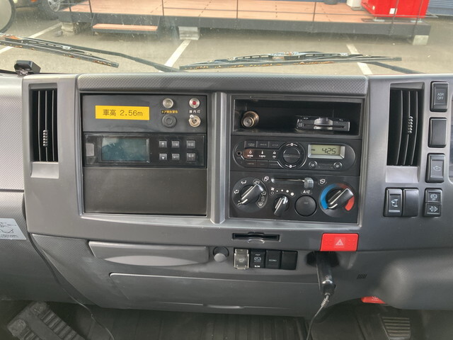 いすゞエルフ冷凍車（冷蔵車）小型（2t・3t）[写真34]