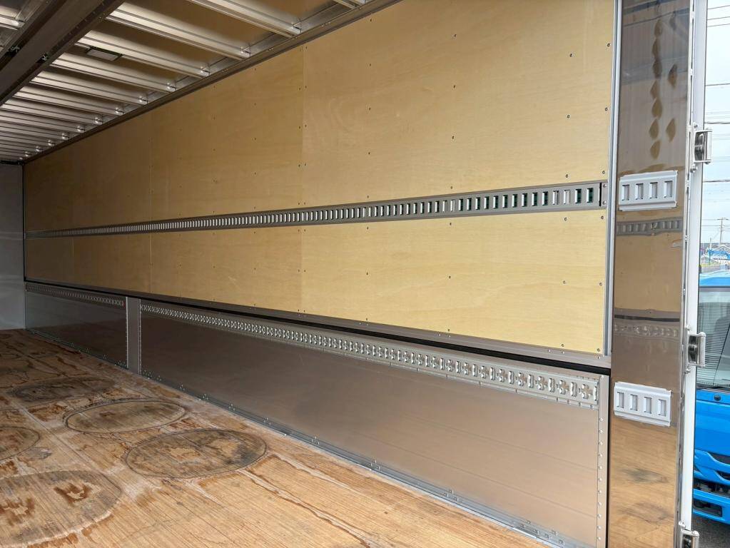 UDトラックスクオンアルミウイング大型（10t）[写真10]