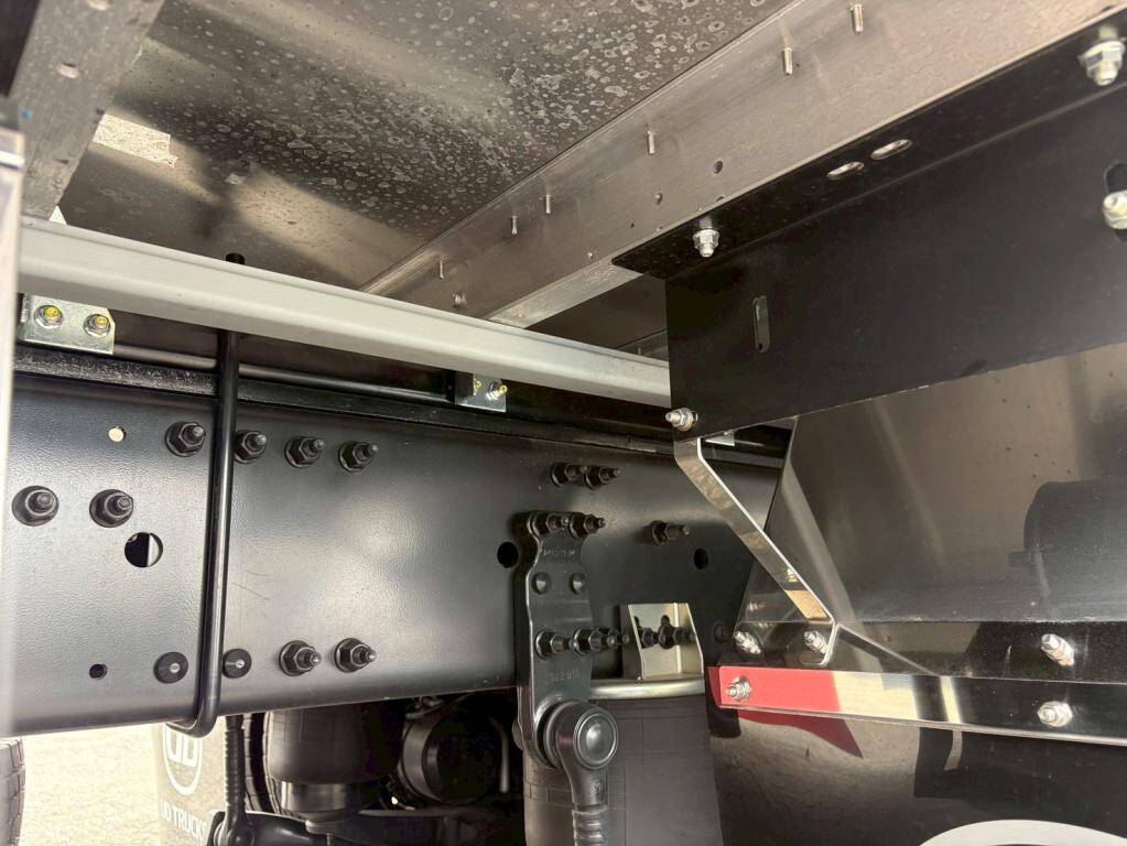 UDトラックスクオンアルミウイング大型（10t）[写真16]