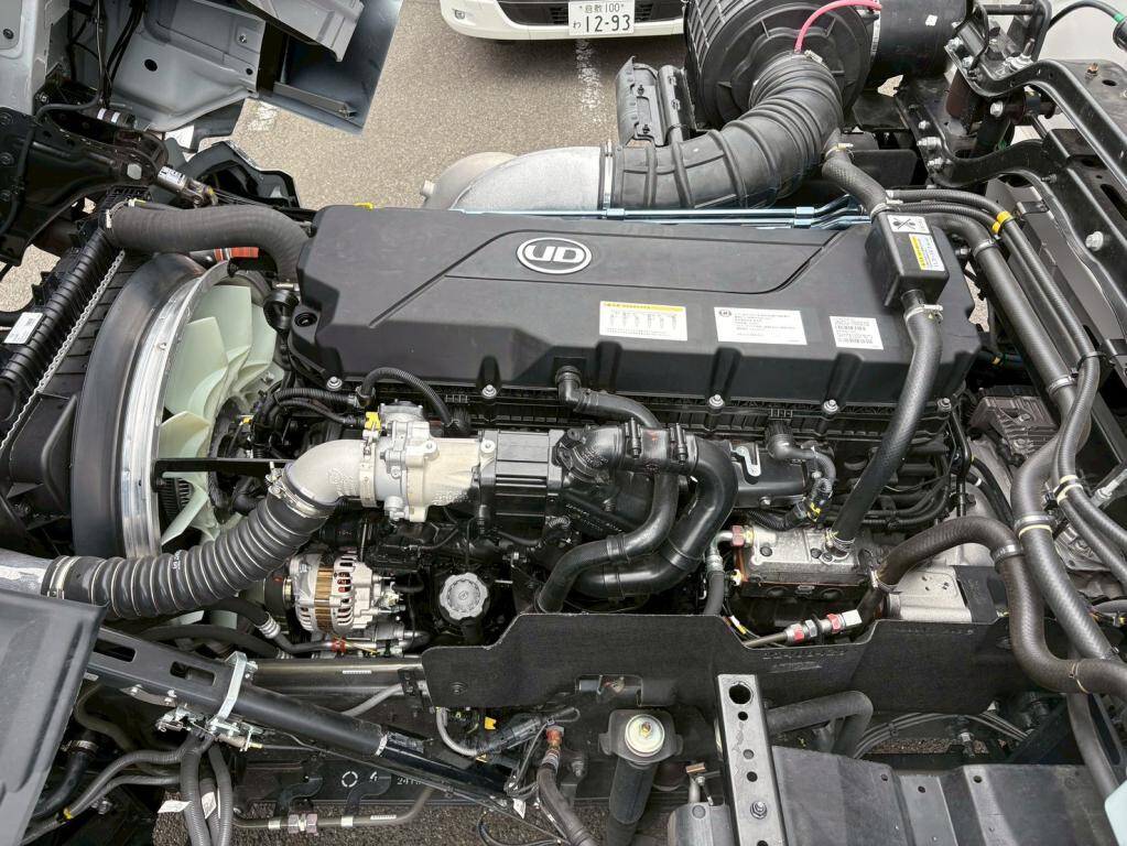 UDトラックスクオンアルミウイング大型（10t）[写真18]