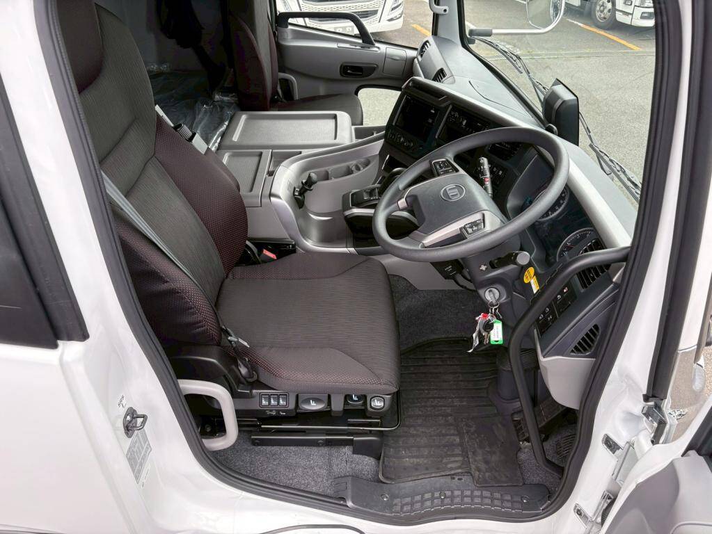 UDトラックスクオンアルミウイング大型（10t）[写真21]