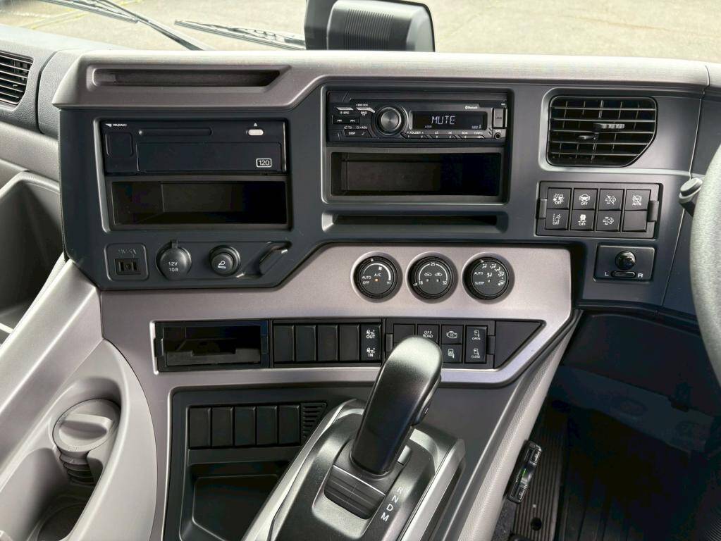 UDトラックスクオンアルミウイング大型（10t）[写真22]