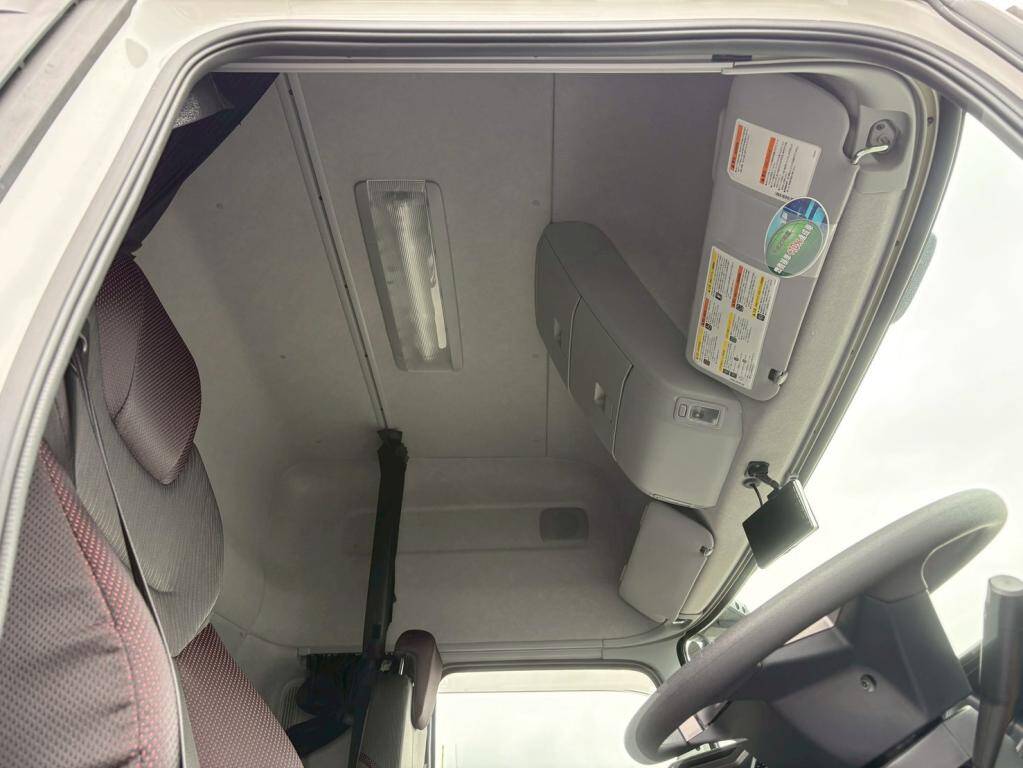 UDトラックスクオンアルミウイング大型（10t）[写真24]