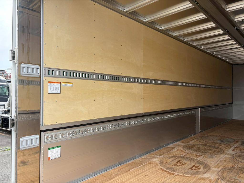 UDトラックスクオンアルミウイング大型（10t）[写真09]