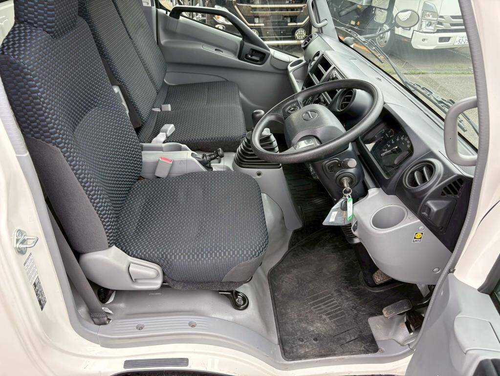 日野デュトロ平ボディ小型（2t・3t）[写真19]