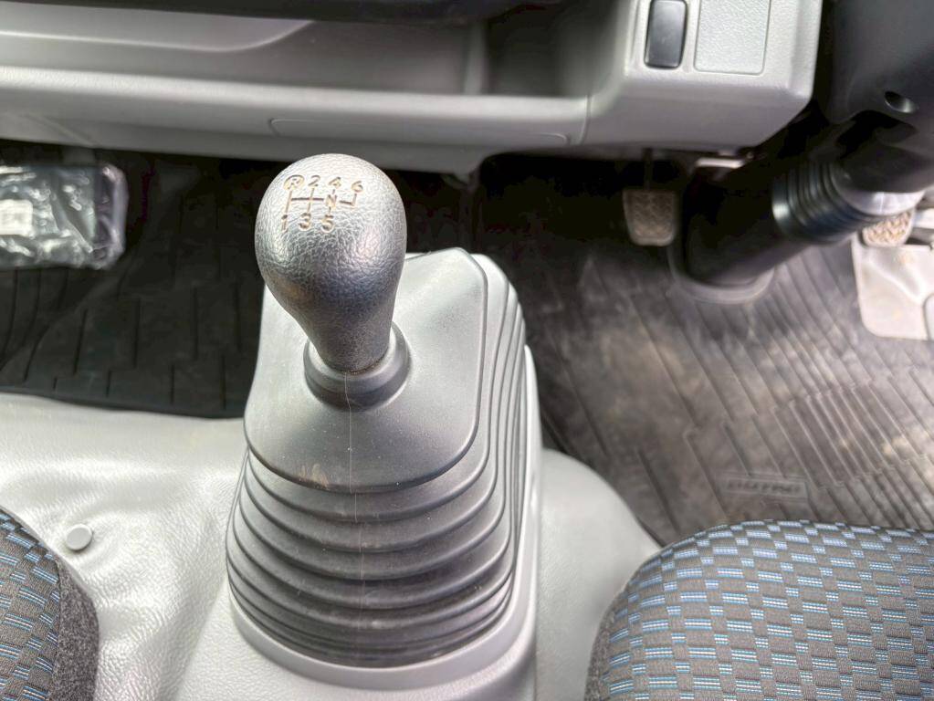 日野デュトロ平ボディ小型（2t・3t）[写真21]