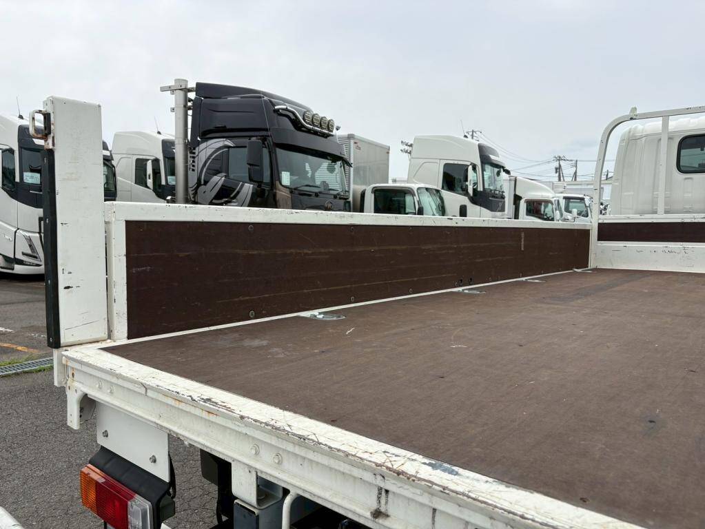 日野デュトロ平ボディ小型（2t・3t）[写真09]