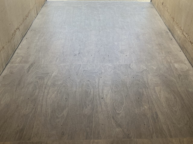 いすゞエルフアルミバン小型（2t・3t）[写真15]