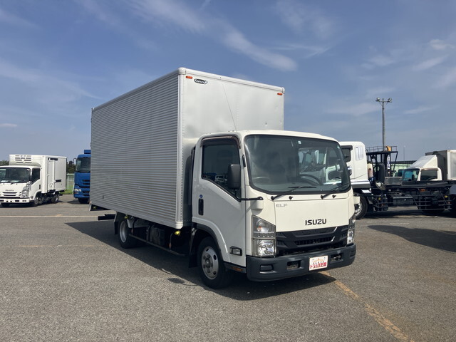 いすゞエルフアルミバン小型（2t・3t）[写真03]