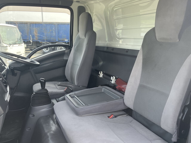 いすゞエルフアルミバン小型（2t・3t）[写真33]