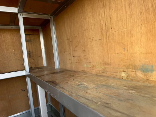 日産アトラスパネルバン小型（2t・3t）[写真10]