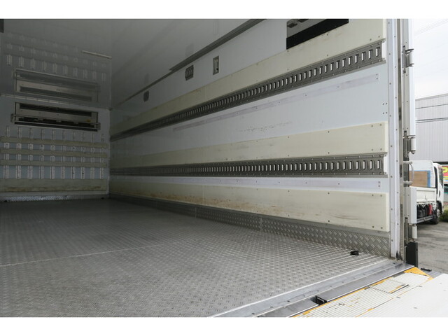 日野レンジャー冷凍車（冷蔵車）中型（4t）[写真12]