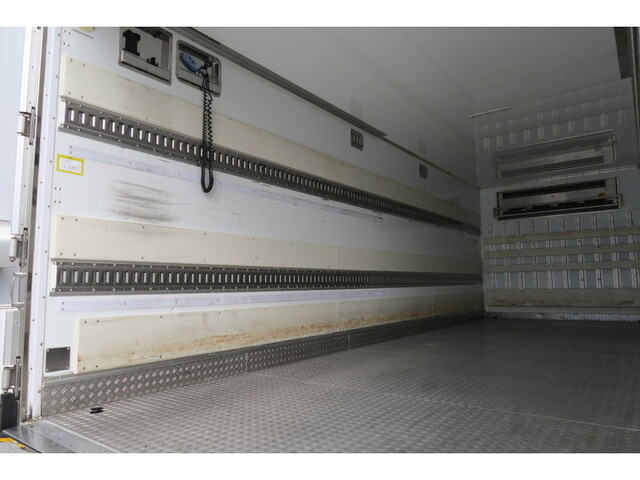 日野レンジャー冷凍車（冷蔵車）中型（4t）[写真13]