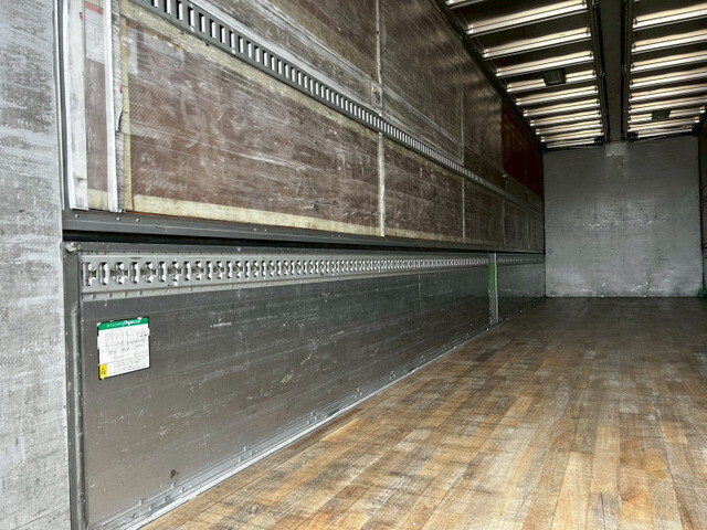 いすゞギガアルミウイング大型（10t）[写真11]