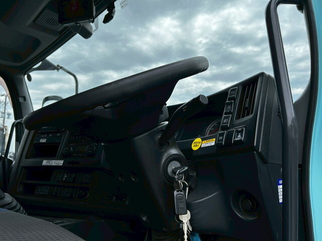 いすゞギガアルミウイング大型（10t）[写真20]