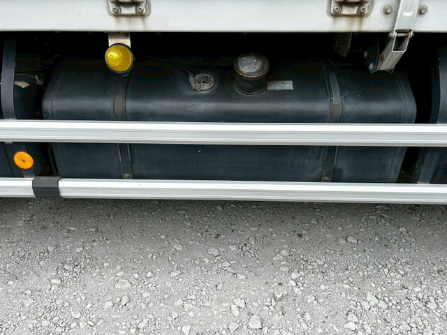 いすゞギガアルミウイング大型（10t）[写真31]