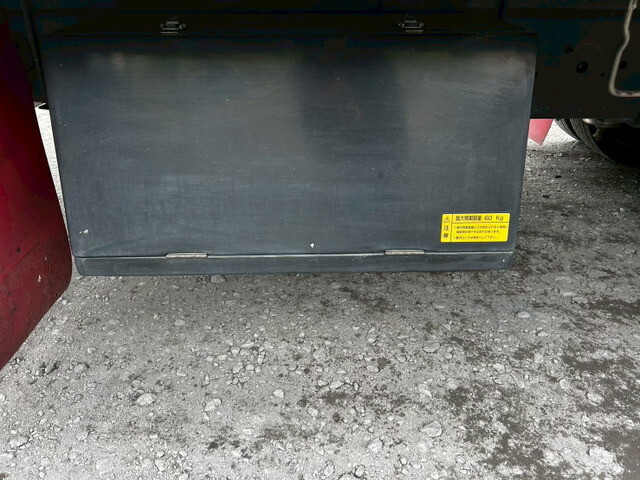 いすゞギガアルミウイング大型（10t）[写真32]