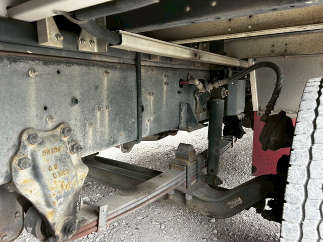 いすゞギガアルミウイング大型（10t）[写真36]