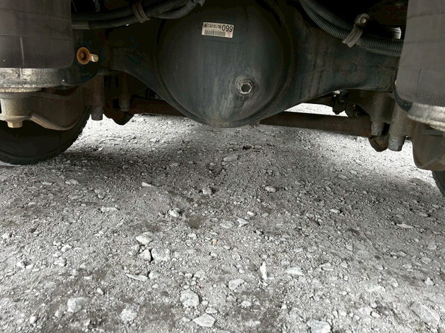 いすゞギガアルミウイング大型（10t）[写真38]