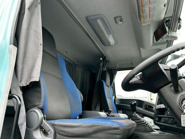 いすゞギガアルミウイング大型（10t）[写真04]