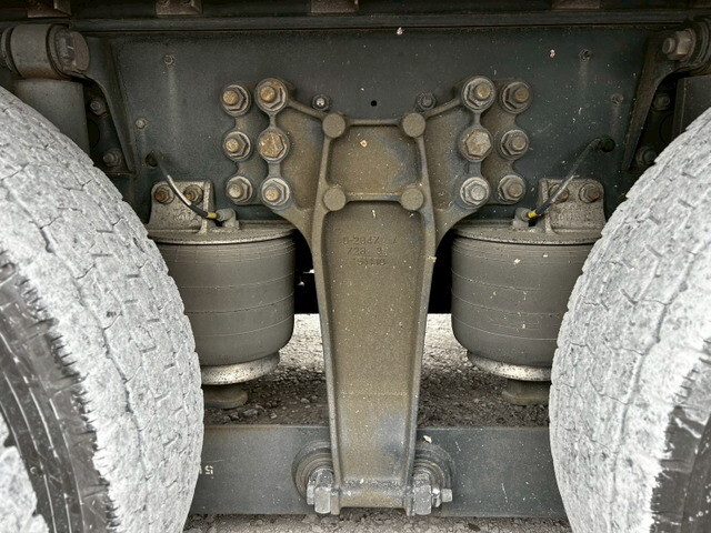 いすゞギガアルミウイング大型（10t）[写真40]