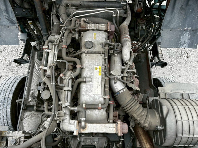 いすゞギガアルミウイング大型（10t）[写真05]