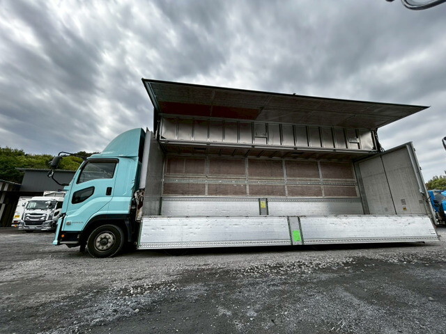 いすゞギガアルミウイング大型（10t）[写真08]