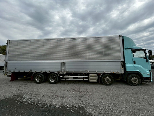 いすゞギガアルミウイング大型（10t）[写真09]