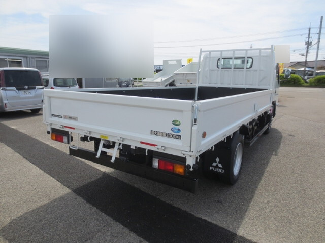 三菱ふそうキャンター平ボディ小型（2t・3t）[写真04]