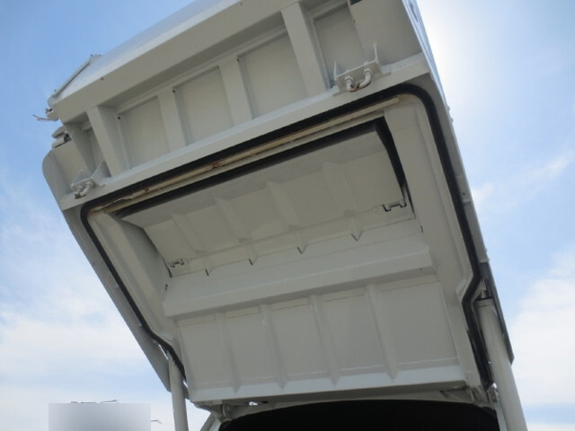 三菱ふそうキャンターパッカー車（塵芥車）小型（2t・3t）[写真14]