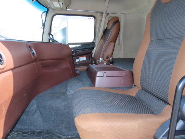 日野プロフィア冷凍車（冷蔵車）大型（10t）[写真20]