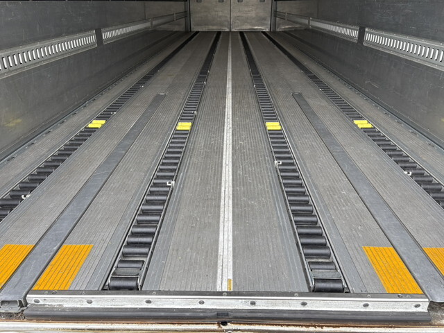 いすゞギガアルミウイング大型（10t）[写真10]