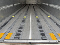 いすゞギガアルミウイング大型（10t）[写真11]