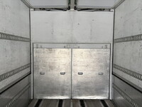 いすゞギガアルミウイング大型（10t）[写真12]