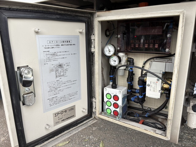 いすゞギガアルミウイング大型（10t）[写真15]