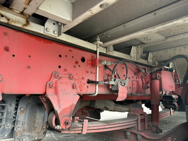 いすゞギガアルミウイング大型（10t）[写真20]