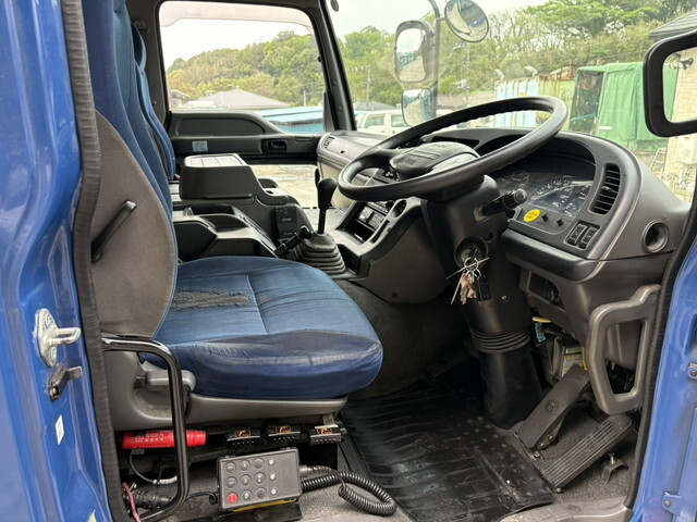 いすゞギガアルミウイング大型（10t）[写真26]