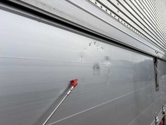 いすゞギガアルミウイング大型（10t）[写真38]