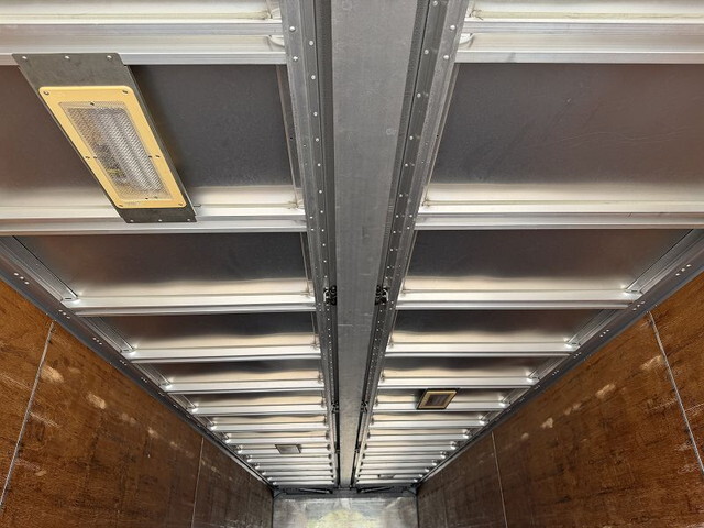 UDトラックスクオンアルミウイング大型（10t）[写真12]