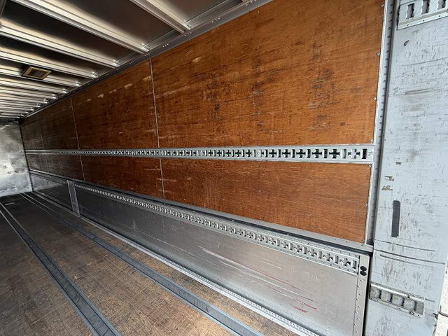 UDトラックスクオンアルミウイング大型（10t）[写真13]