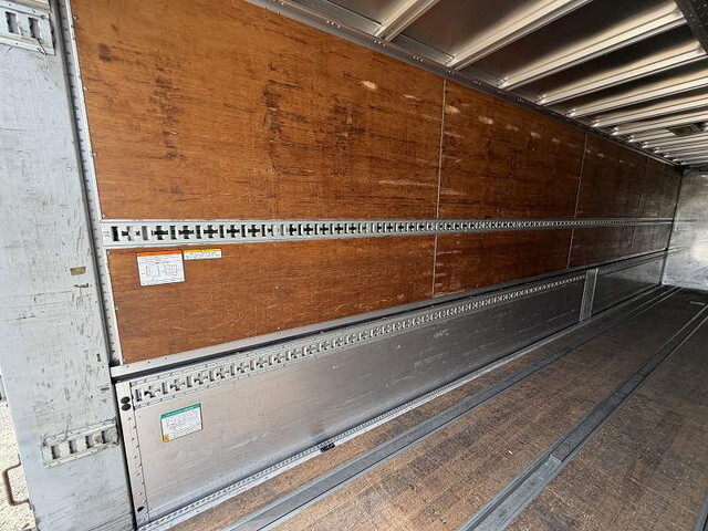 UDトラックスクオンアルミウイング大型（10t）[写真14]