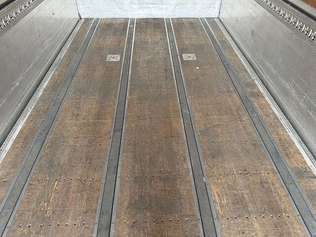 UDトラックスクオンアルミウイング大型（10t）[写真16]