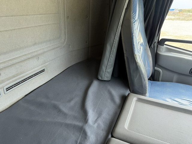 UDトラックスクオンアルミウイング大型（10t）[写真38]