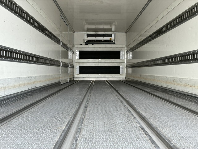 いすゞフォワード冷凍車（冷蔵車）中型（4t）[写真10]